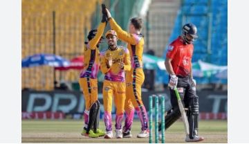Zalmi thrash hapless Qalandars to go top