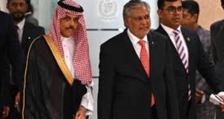 Dar briefs Saudi FM on Islamabad ceasefire push