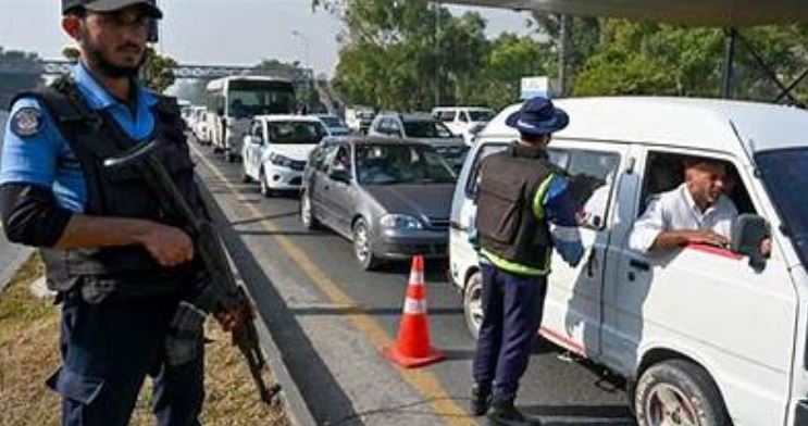 Islamabad residents frustrated over widespread Police check posts