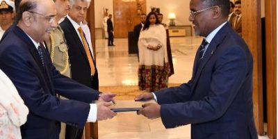 Ambassador Oumer presents credentials to President of Pakistan