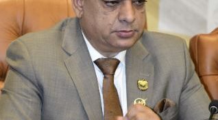 Business community backs government amid economic crisis