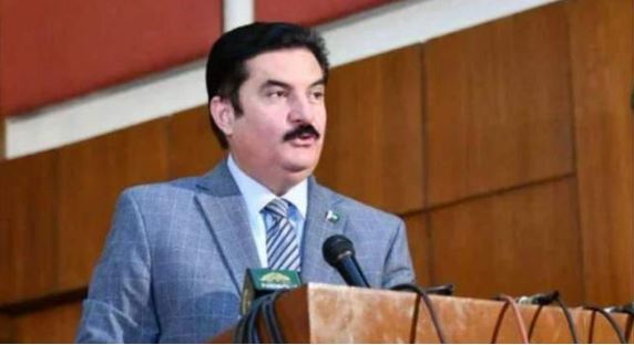 Responsible journalism cornerstone of democratic society: Governor Kundi