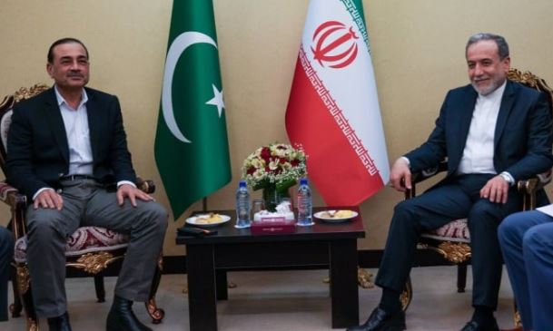 Iran-US talks: CDF Munir, Araghchi discuss efforts to 'prevent further escalation'