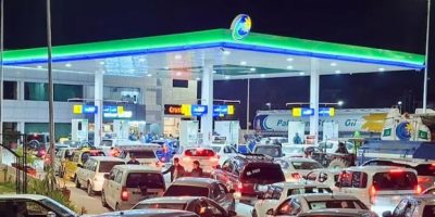 Govt slashes petrol, diesel prices by Rs5 per litre for next week