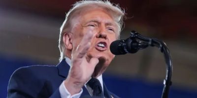 Trump says Iran blockade stays until deal is signed