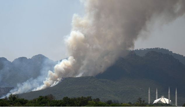 Fire erupts at 3 points in Margalla Hills, all trails closed as 65 personnel continue operation