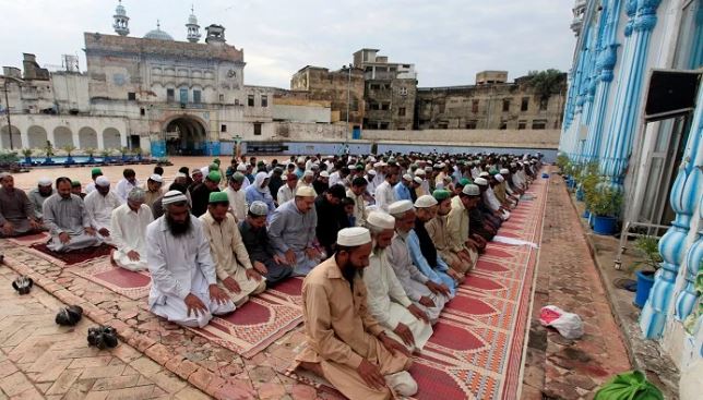 Pakistan marks Eid ul Adha with prayers for peace in Middle East