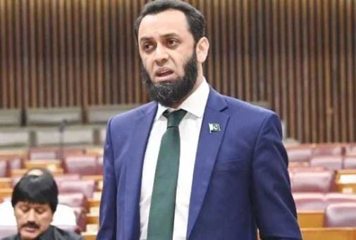 Govt rules out raising voting age to 25