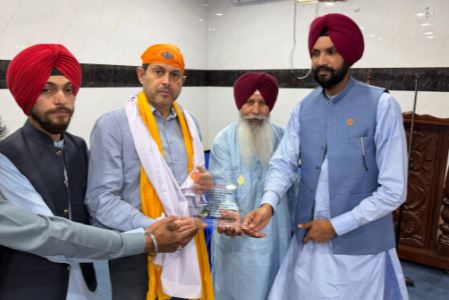 Isphanyar Bhandara visits historic Gurdwara Saragarhi in Hangu
