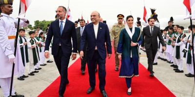 President Zardari, First lady welcome Prince Rahim Aga Khan V in Islamabad