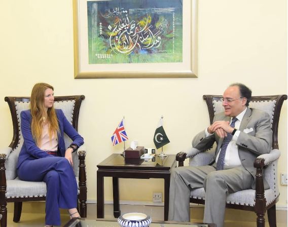 Aurangzeb meets British envoy, discusses economic reforms