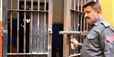 14 prisoners escape from prison
