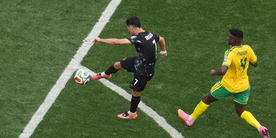 Canada reach World Cup last 16 as late strike sinks South Africa