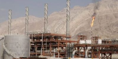 Pakistan 'considers' buying cheap oil and gas from Iran