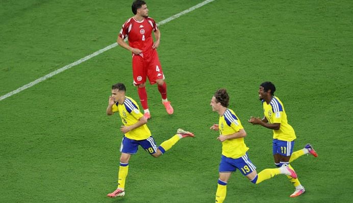 Sweden smash five past Tunisia in World Cup opener