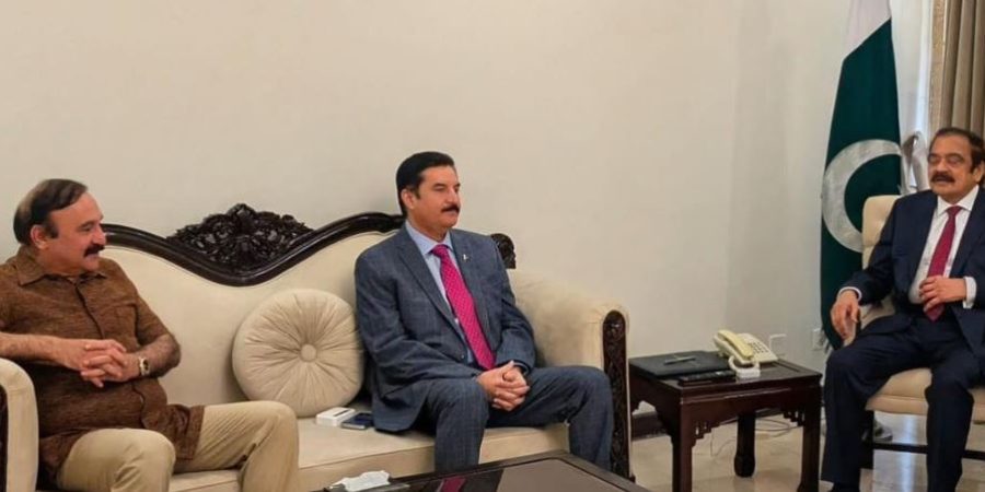 Governor KP meets ministers Rana, Asif to discuss wheat, aviation projects