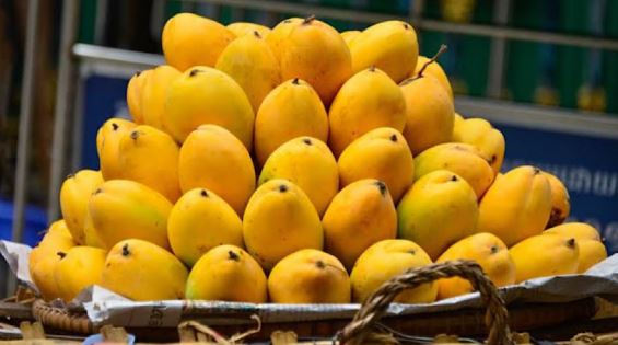 Pakistani mangoes in the spotlight at Beijing event as new trade deals signed
