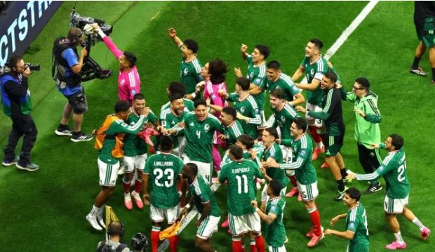 Mexico beat Ecuador 2-0 to reach World Cup last 16 and end knockout hoodoo