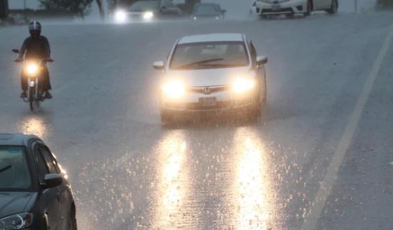 Parts of Karachi receive rain as PMD predicts more showers on weekend