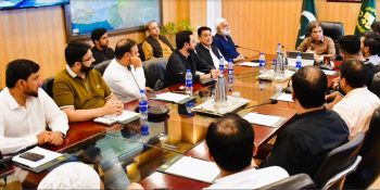 Abbasi meets Gujrat Chamber delegation