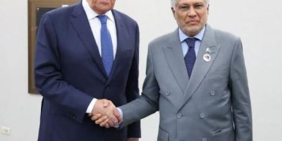 Lavrov, FM Dar review bilateral ties at ASEAN Summit