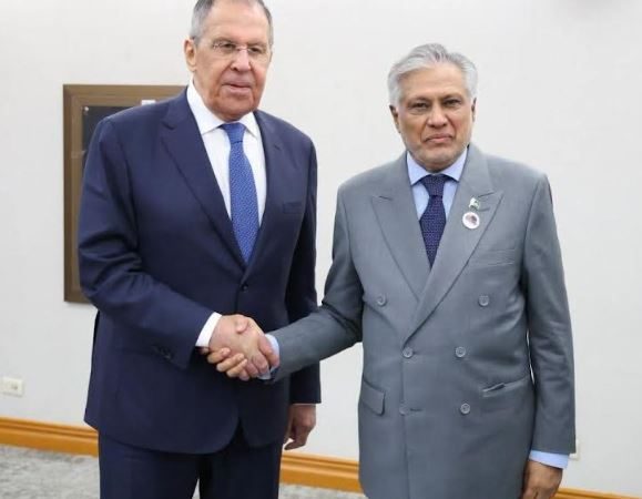 Lavrov, FM Dar review bilateral ties at ASEAN Summit