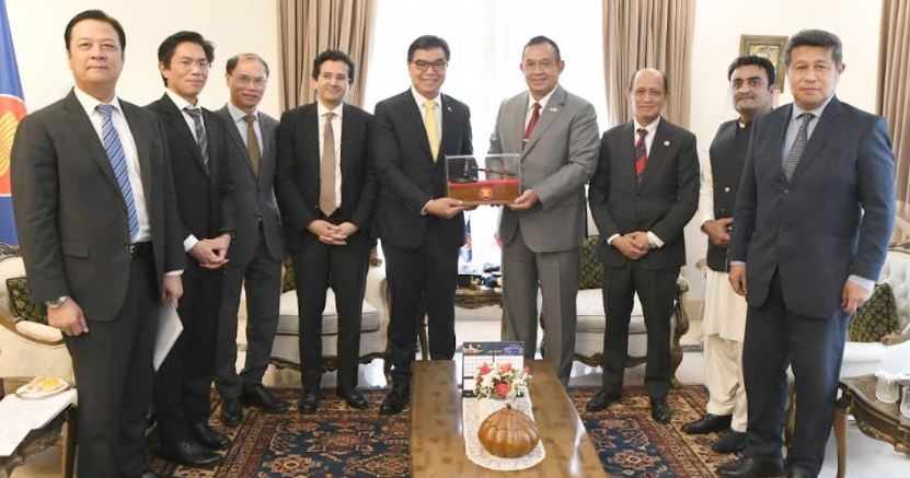 Pakistan strengthens diplomatic ties with ASEAN amid global challenges