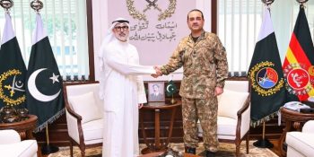 Kuwaiti FM meets army chief at GHQ