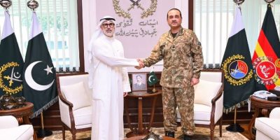 Kuwaiti FM meets army chief at GHQ