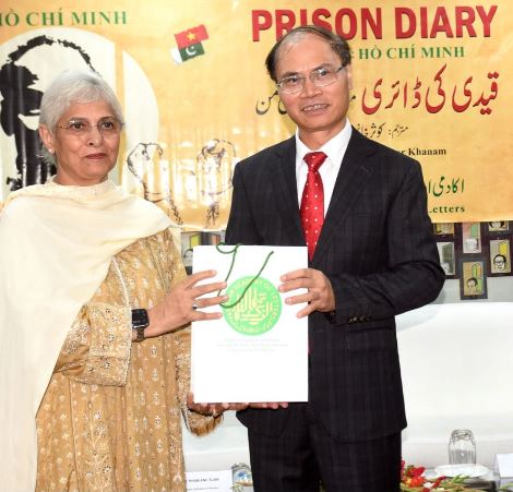 ISLAMABAD, AUG 18 /DNA/ – The Embassy of the Socialist Republic of Viet Nam, in collaboration with the Pakistan Academy of Letters, hosted an official book launch ceremony for President Ho Chi Minh’s renowned literary work, "Prison Diary" (Nhật ký trong tù), today at the Sheikh Ayyaz Conference Hall in Islamabad. The event, which brought together prominent literary figures, intellectuals, diplomats, and distinguished guests from Pakistan and abroad to celebrate the timeless relevance of the historic collection of poems. Written during President Ho Chi Minh’s imprisonment by the Kuomintang government in China between 1942 and 1943, "Prison Diary" comprises over 130 poems composed in classical Chinese. The work is widely regarded for its profound literary, philosophical, and humanistic values, expressed through simple yet vivid language, rich imagery, and a remarkably witty and insightful perspective on suffering, resilience, and the indomitable human spirit. In his address, His Excellency Mr. Pham Anh Tuan, Ambassador of the Socialist Republic of Viet Nam to Pakistan, underscored the significance of the work, stating: “President Ho Chi Minh’s 'Prison Diary' is not only a national treasure of Viet Nam but also a profound piece of world literature that transcends borders. We are honored to co-host this launch with the Pakistan Academy of Letters, and we believe this work will deeply resonate with Pakistani readers, scholars, and poets who cherish the values of freedom, dignity, and humanity.” Dr. Yousuf Khushk, Chairman of the Pakistan Academy of Letters, also shared his enthusiasm for the collaboration, describing the diary as “a testament to the power of words to sustain hope and inspire change, even in the darkest of times.” He noted that the book offers a unique window into the mind of a great revolutionary and poet. The ceremony featured readings from the diary, critical analyses by literary experts, and a panel discussion exploring the intersection of literature, politics, and morality in Ho Chi Minh’s poetry. A special exhibition of rare photographs and manuscripts related to the diary was also on display, offering attendees a deeper insight into the historical and cultural context of the work. Heads of mission from ASEAN countries and the Ambassador of Cuba were also in attendance, highlighting the event’s significance in fostering cultural and intellectual exchange between Viet Nam and Pakistan. The Embassy of Vietnam and the Pakistan Academy of Letters expressed their appreciation to all attendees for making the occasion a memorable literary afternoon, reinforcing the shared values of freedom, dignity, and humanity through the enduring power of literature.