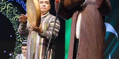 Uzbek cultural troupe presents a spell-binding performance
