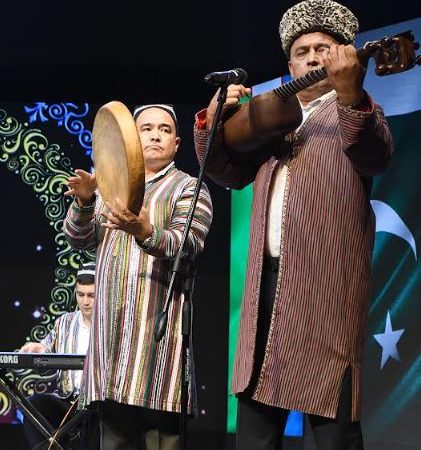Uzbek cultural troupe presents a spell-binding performance