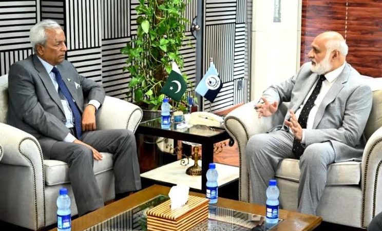 Governor Sindh visits HEC, meets Chairman