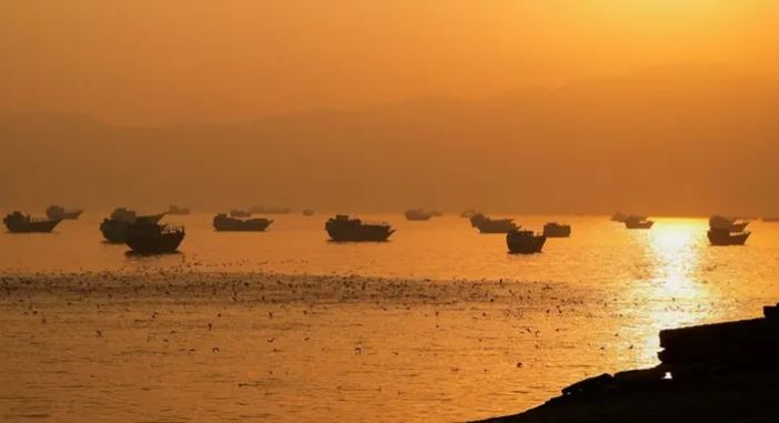 US intelligence says Iran shifted priority from nuclear program to Hormuz: Report