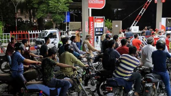 ECC okays revision in dealers' margins, petroleum dealers call off strike