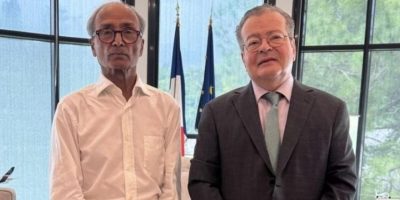 Pakistani-origin news vendor meets French Ambassador