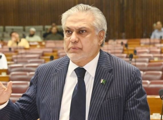 Ishaq Dar arrives in Istanbul