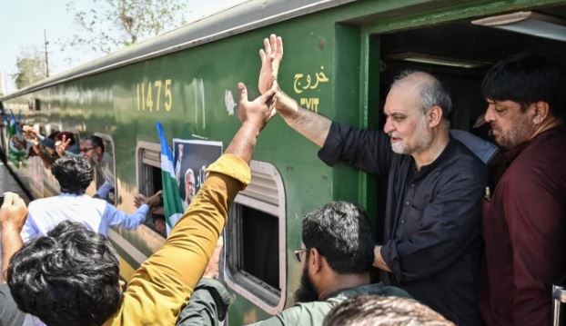 JI puts off long march towards Islamabad