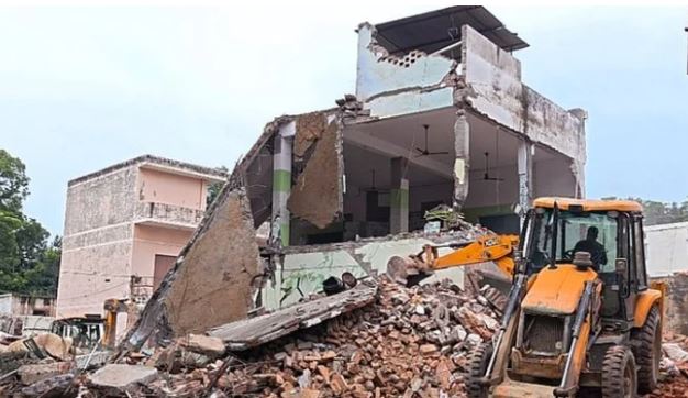 Pakistan 'strongly' condemns demolition of century-old mosque in India
