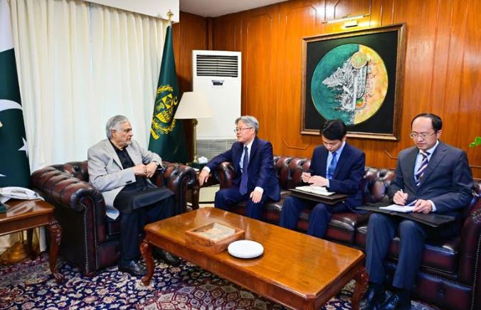 Pakistan, China review CPEC progress and regional developments