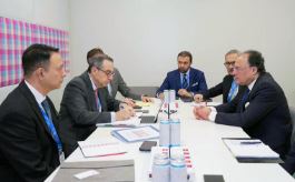 Aurangzeb discusses private-sector growth, investment with IFC Regional Vice President