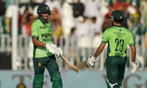 Hasan Nawaz, Arafat Minhas fifties lift Pakistan to 302 against England