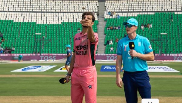 Pakistan win toss, opt to bowl first against England in fourth ODI tri-series match